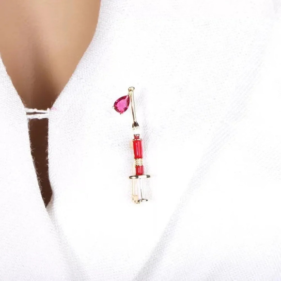 VQ Doctor Symbol Brooch - Picture 3 of 5